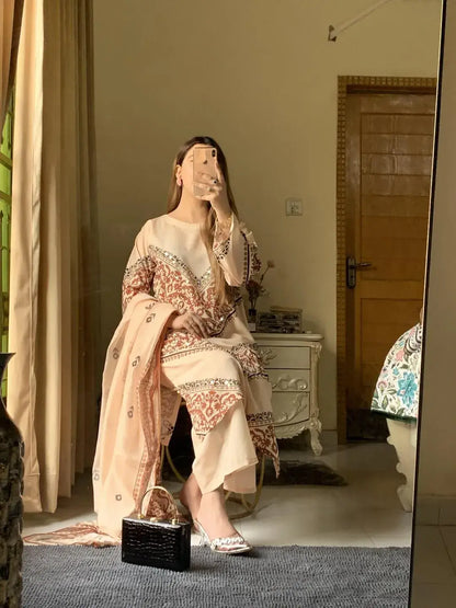 3 Pcs Women's Stitched Grip Silk Printed Suit (SANA)
