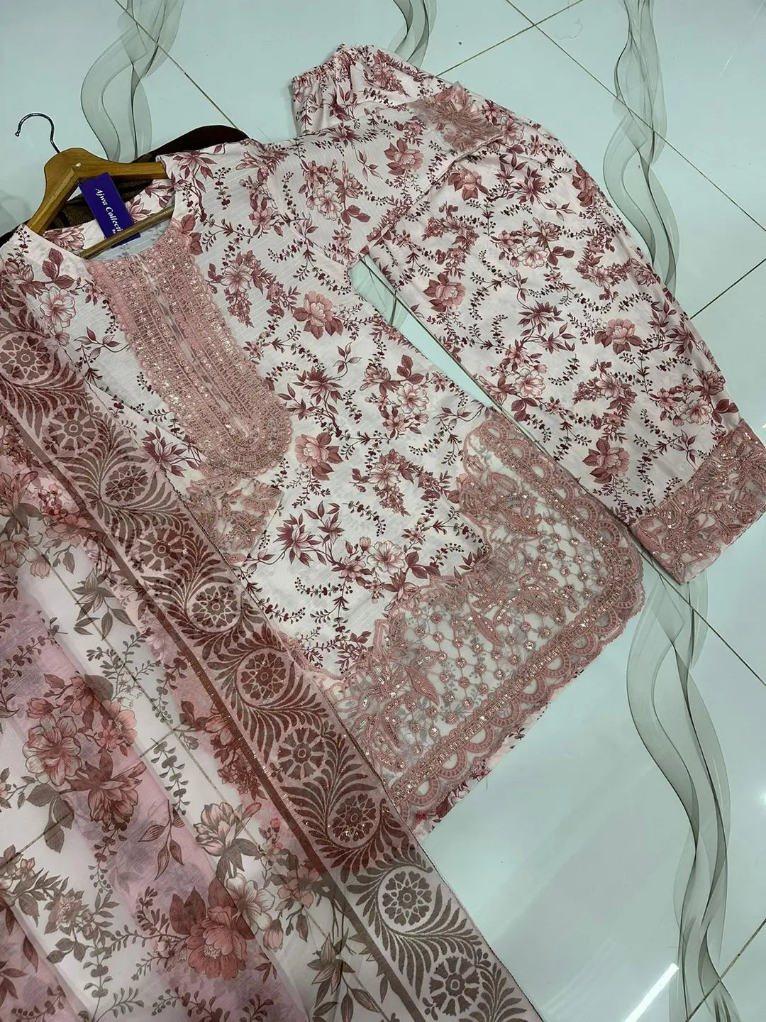 3 Pcs Women's Stitched Lawn Embroidered Suit